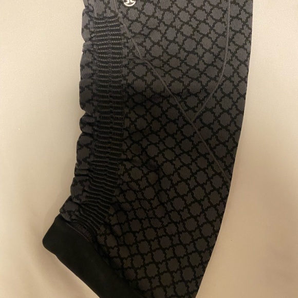 Lululemon workout crop bottom - Picture 5 of 9